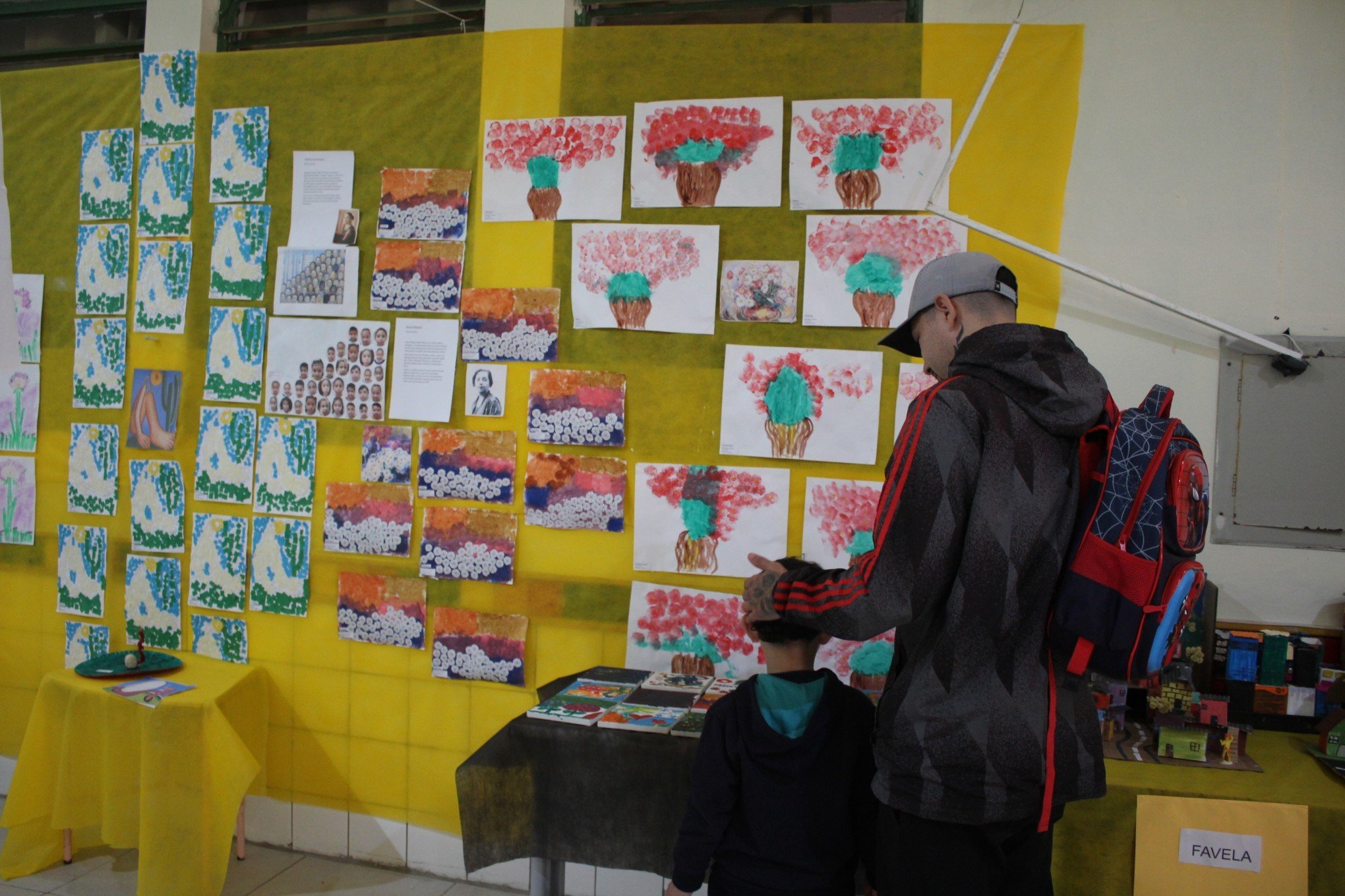 Com releituras de pinturas famosas, estudantes expõem suas criações em Canoas