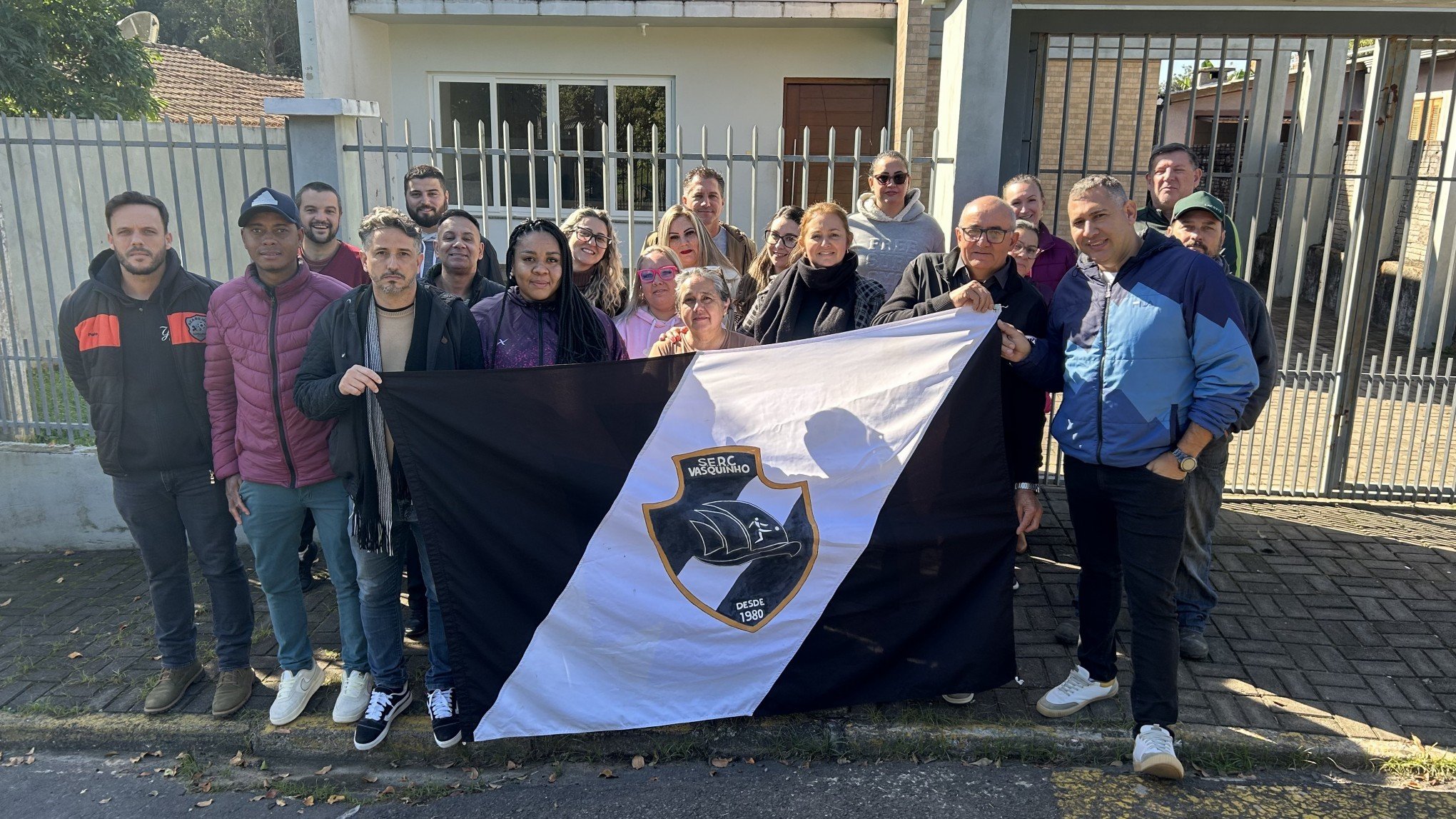 Comunidade se posiciona a favor de escolinha de futebol acusada de trabalho infantil