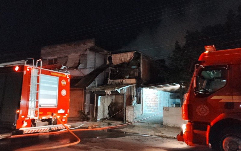 Casa é atingida por incêndio em Novo Hamburgo | abc+