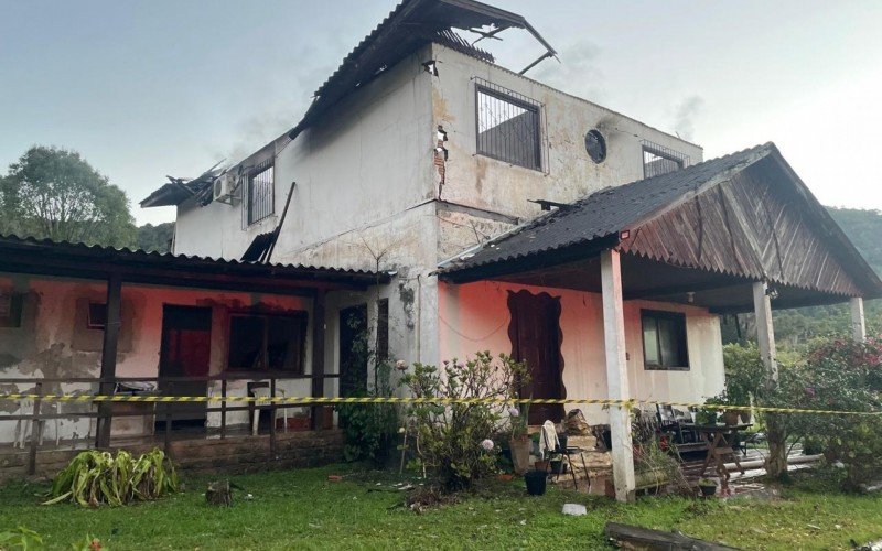 Incêndio atingiu residência na Linha Araripe