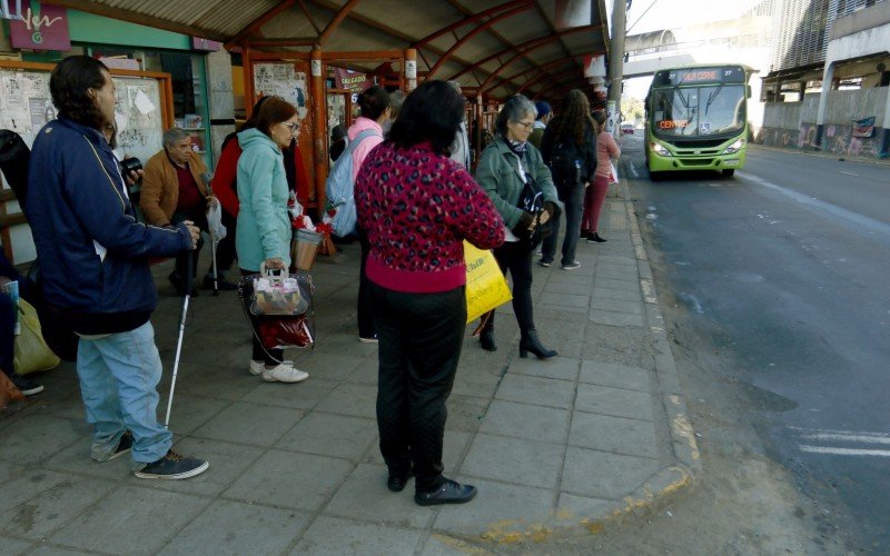 Projeto aprovado no Legislativo permite o embarque e o desembarque de mulheres fora dos pontos de ônibus