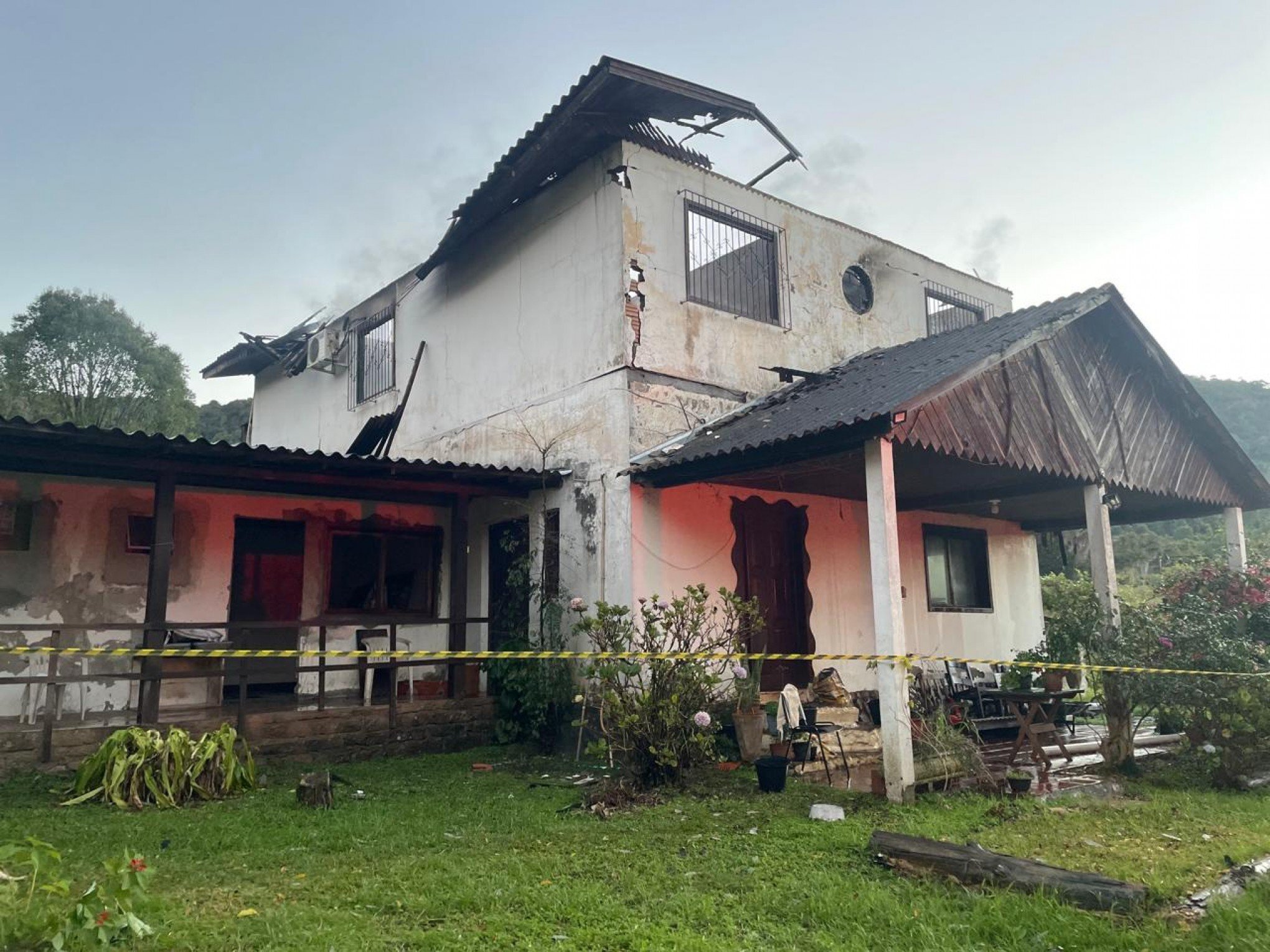 GRAMADO: Saiba como ajudar família que perdeu tudo em incêndio na Linha Araripe