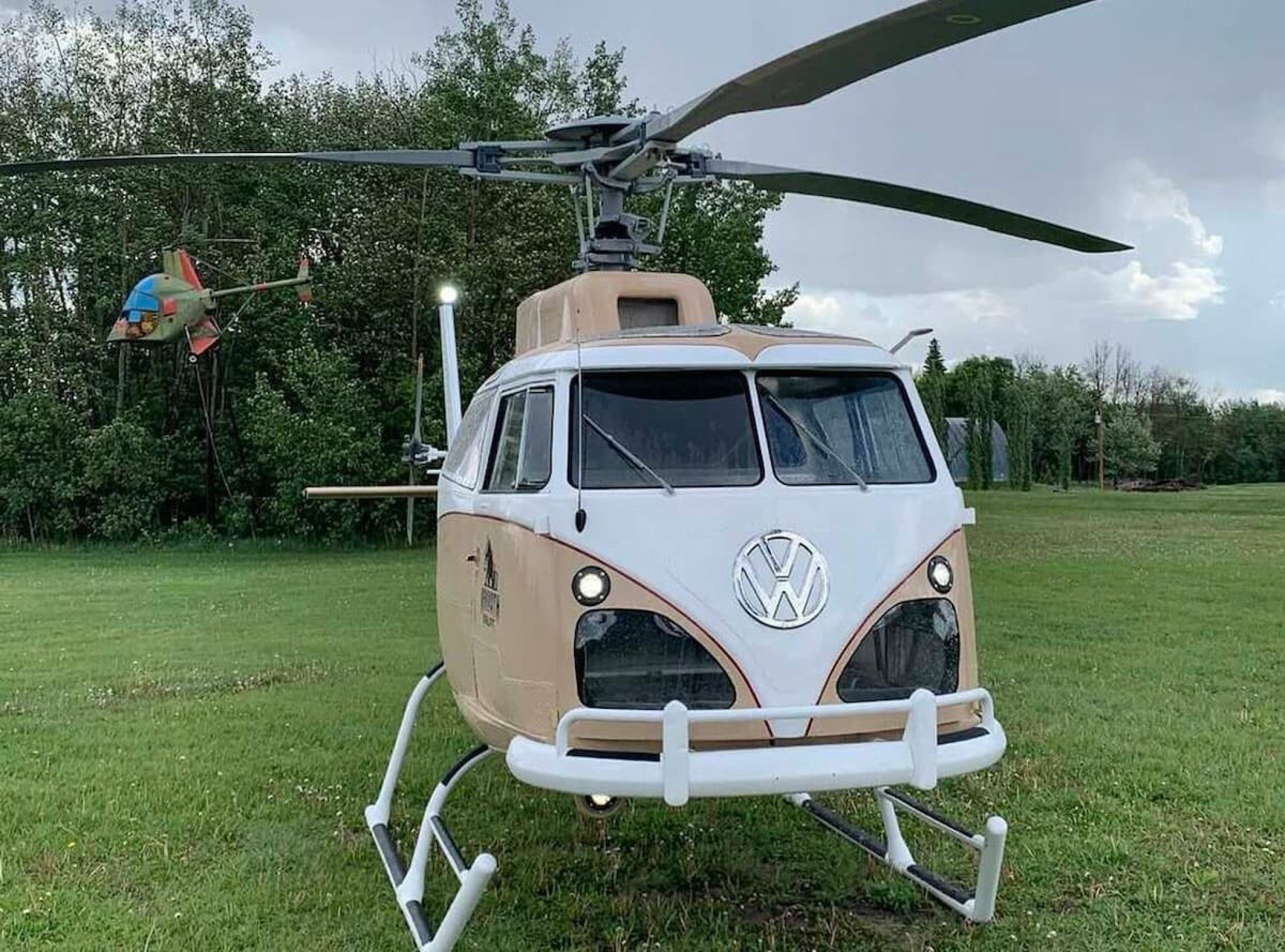 VÍDEO: Kombi vira helicóptero e internautas apelidam criação de Kombicóptero