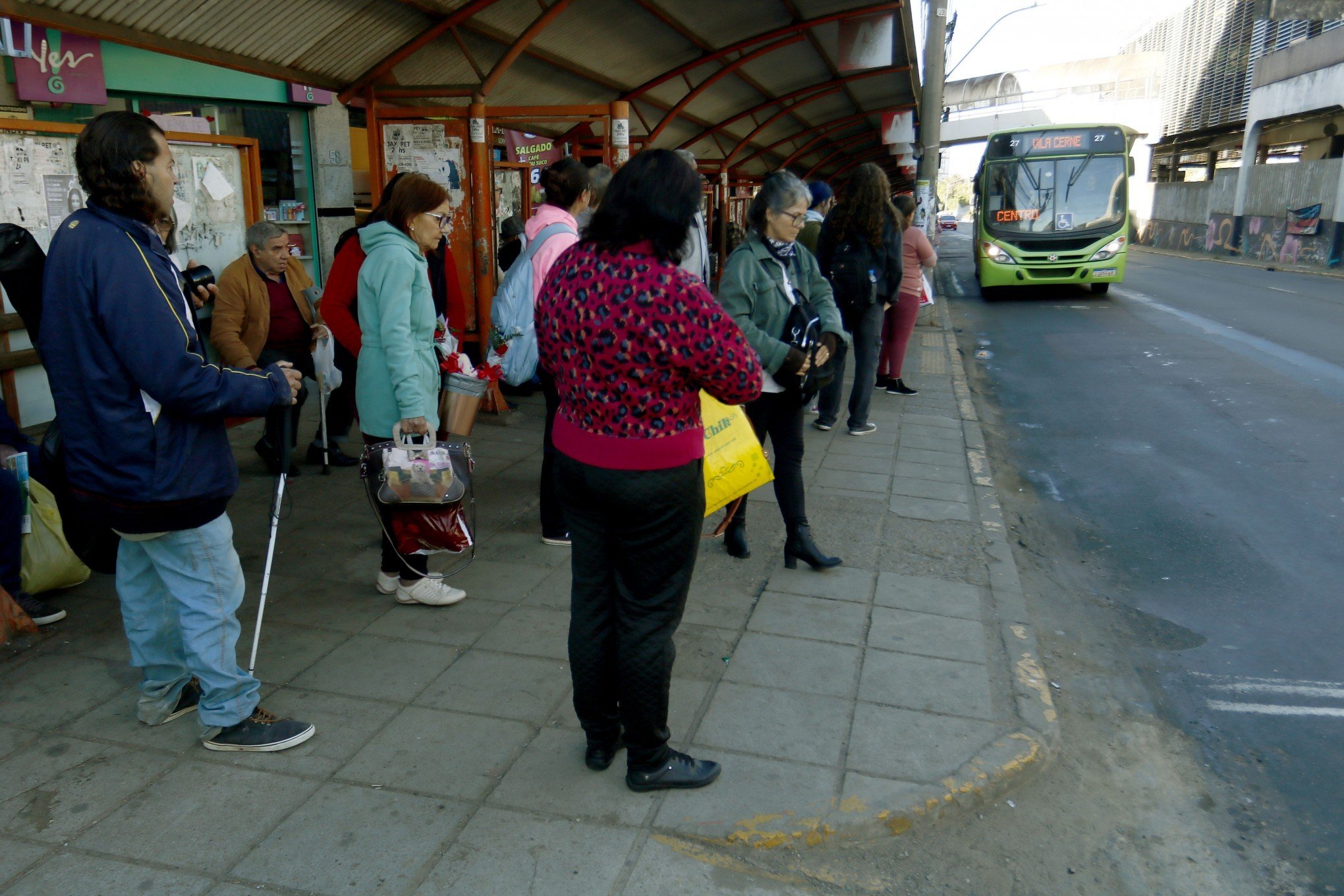 Legislativo aprova projeto que permite embarque e desembarque de mulheres fora das paradas de ônibus à noite