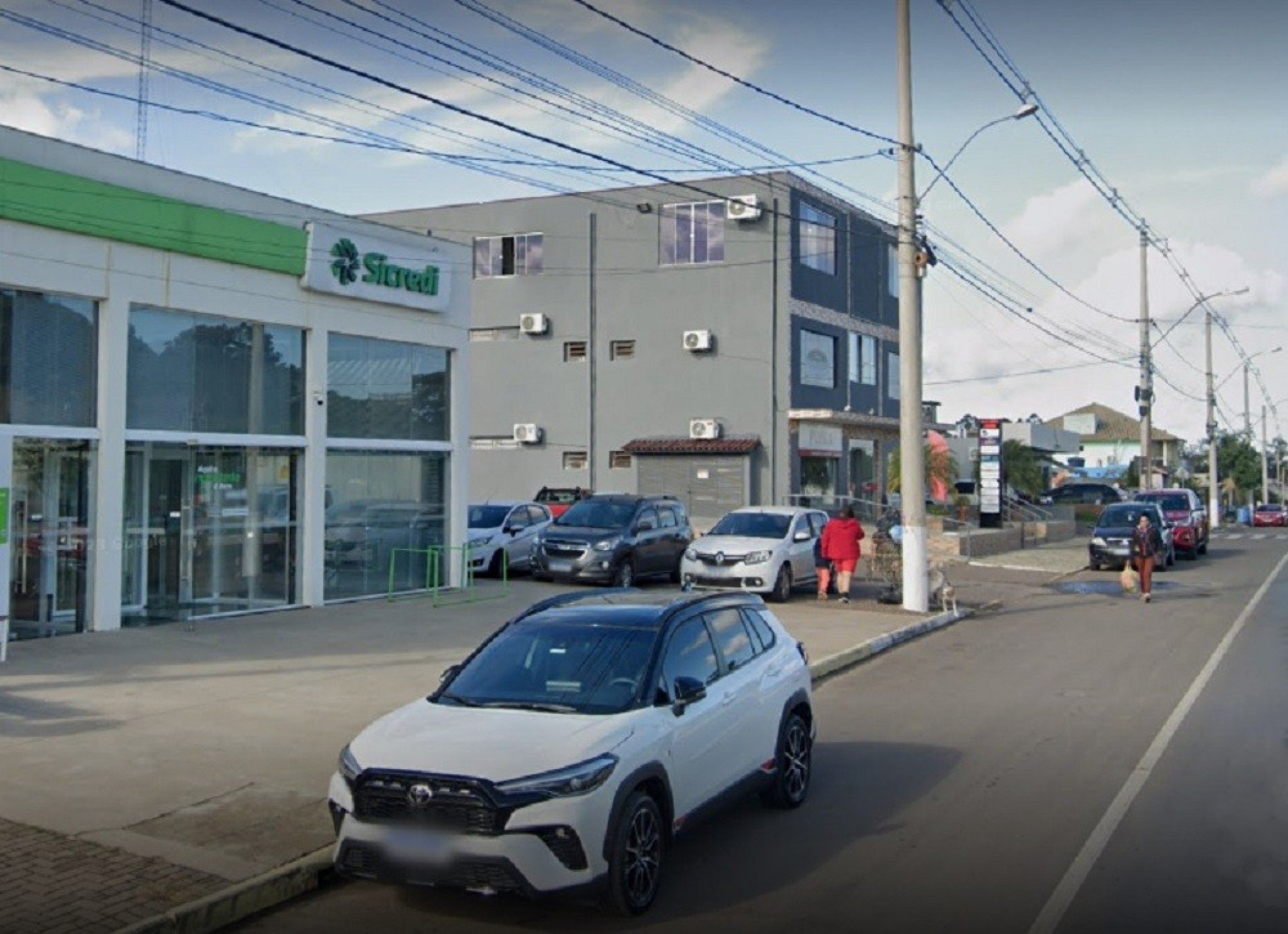 Três homens são presos em banco após denúncia anônima na região