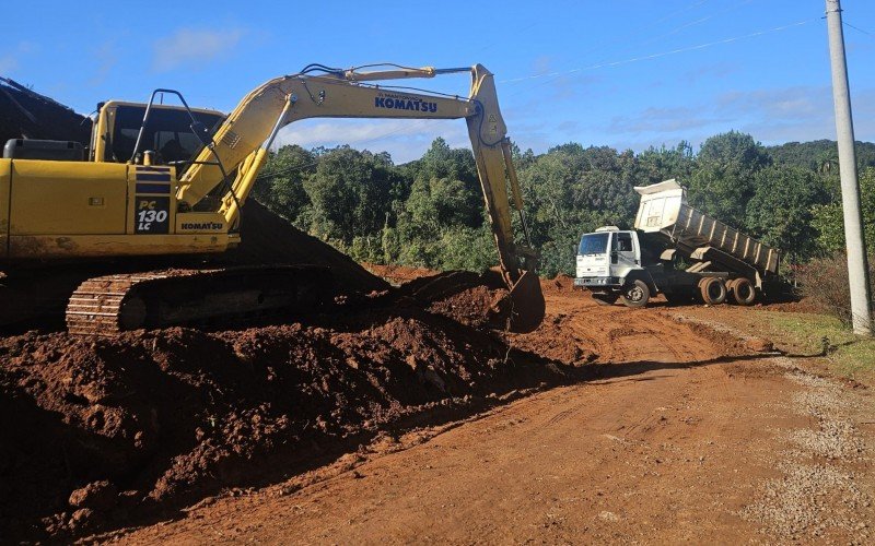 Secretaria da Agricultura intensifica melhorias nas estradas do interior