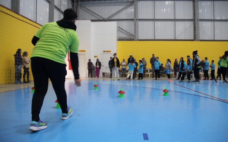 Alunos também puderam participar do arremesso de pelota no Festival Paralímpico em Novo Hamburgo