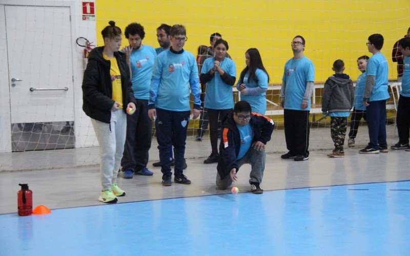 Alunos também puderam participar do arremesso de pelota no Festival Paralímpico em Novo Hamburgo