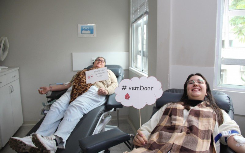 Josiane e Lara, mãe e filha juntas na doação de sangue