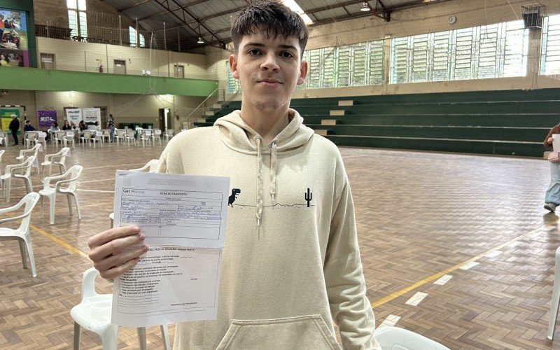 Alisson Urbano tem 18 anos e aproveitou mutirão realizado próximo da sua casa para buscar nova oportunidade | abc+