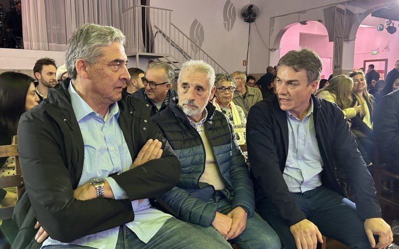 Prefeito Giovani Feltes ao lado de José Fogaça e Vilmar Zanchin