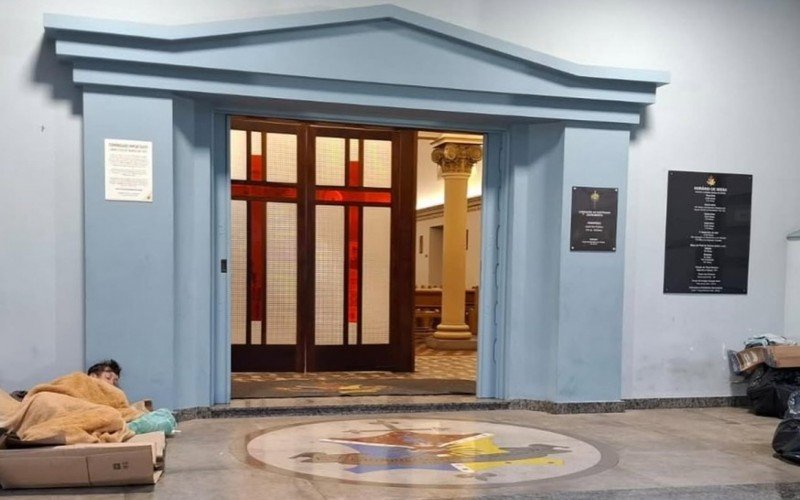 Padre reclama de moradores em situação de rua na porta de igreja em Estância Velha | abc+