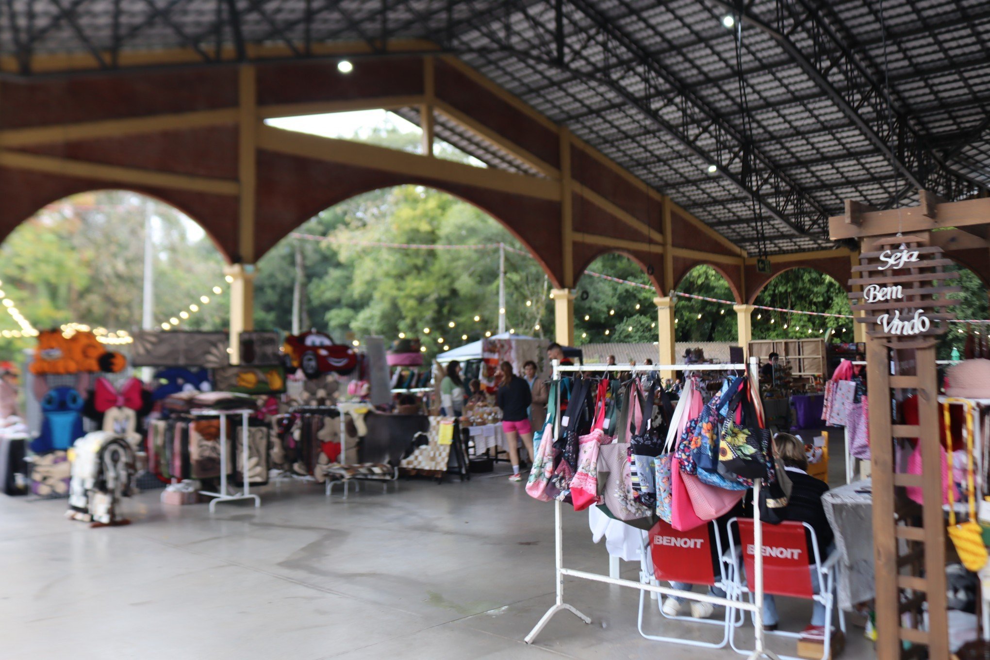 Bolsas, vasos, joias e mais: Artesanato é protagonista de evento na região
