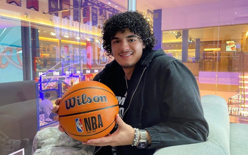 Jogador Gui Santos atua no Warriors, na NBA