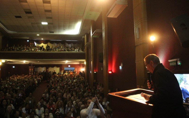 O prefeito Airton Souza compareceu na abertura do evento na tarde desta quarta-feira (16)