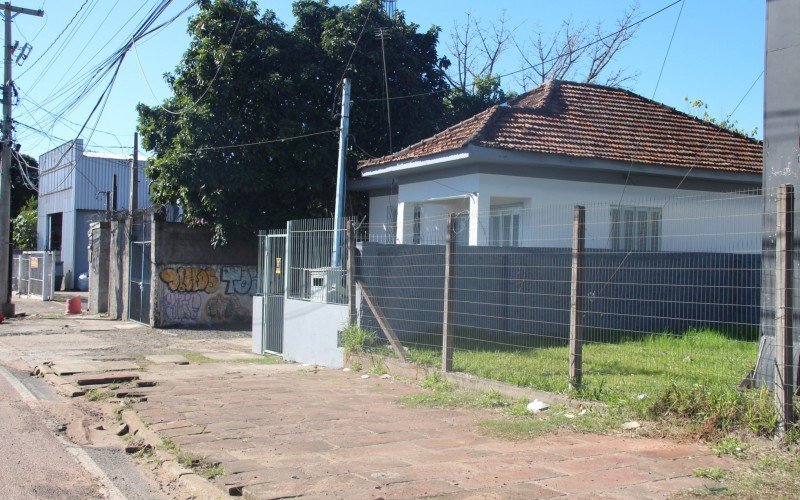 Residência atingida por carro há 3 meses em São Leopoldo | abc+