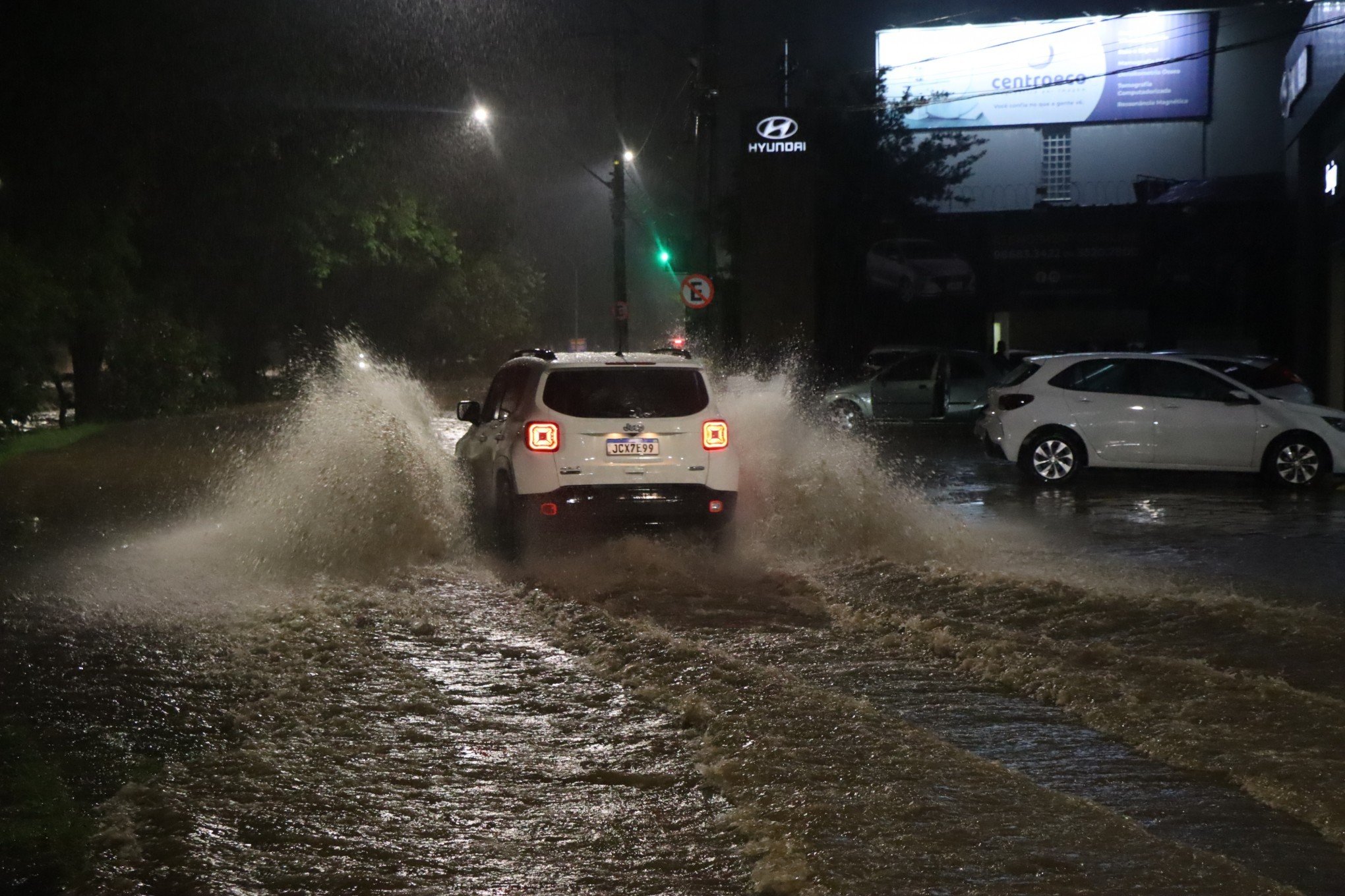 Semana vai terminar com muita chuva pela aproximação de ar frio no RS; Inmet emite alertas