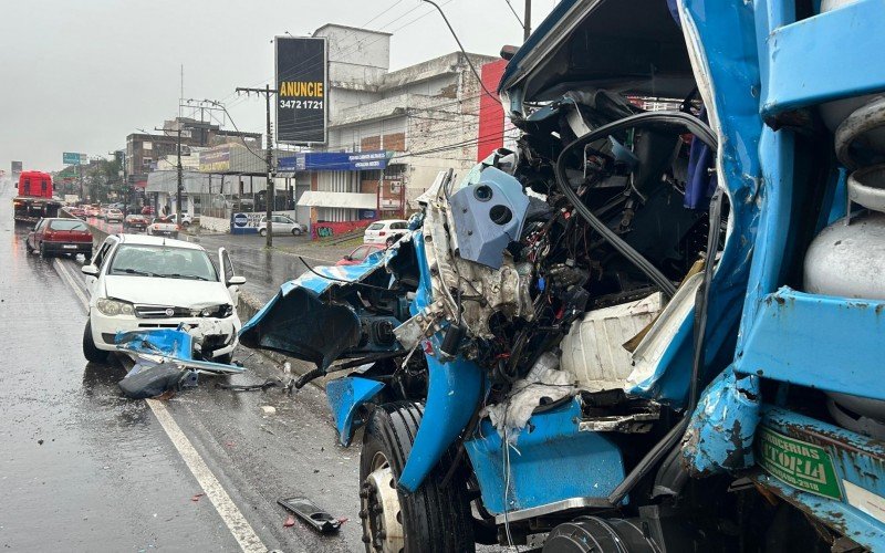 Acidente na BR-116, em Canoas | abc+