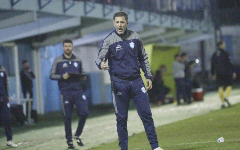 Técnico Marcelo Caranhato comandou o ECNH em apenas uma partida | abc+