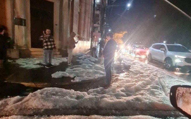 Pedras de gelo se acumularam nas ruas de Livramento | abc+