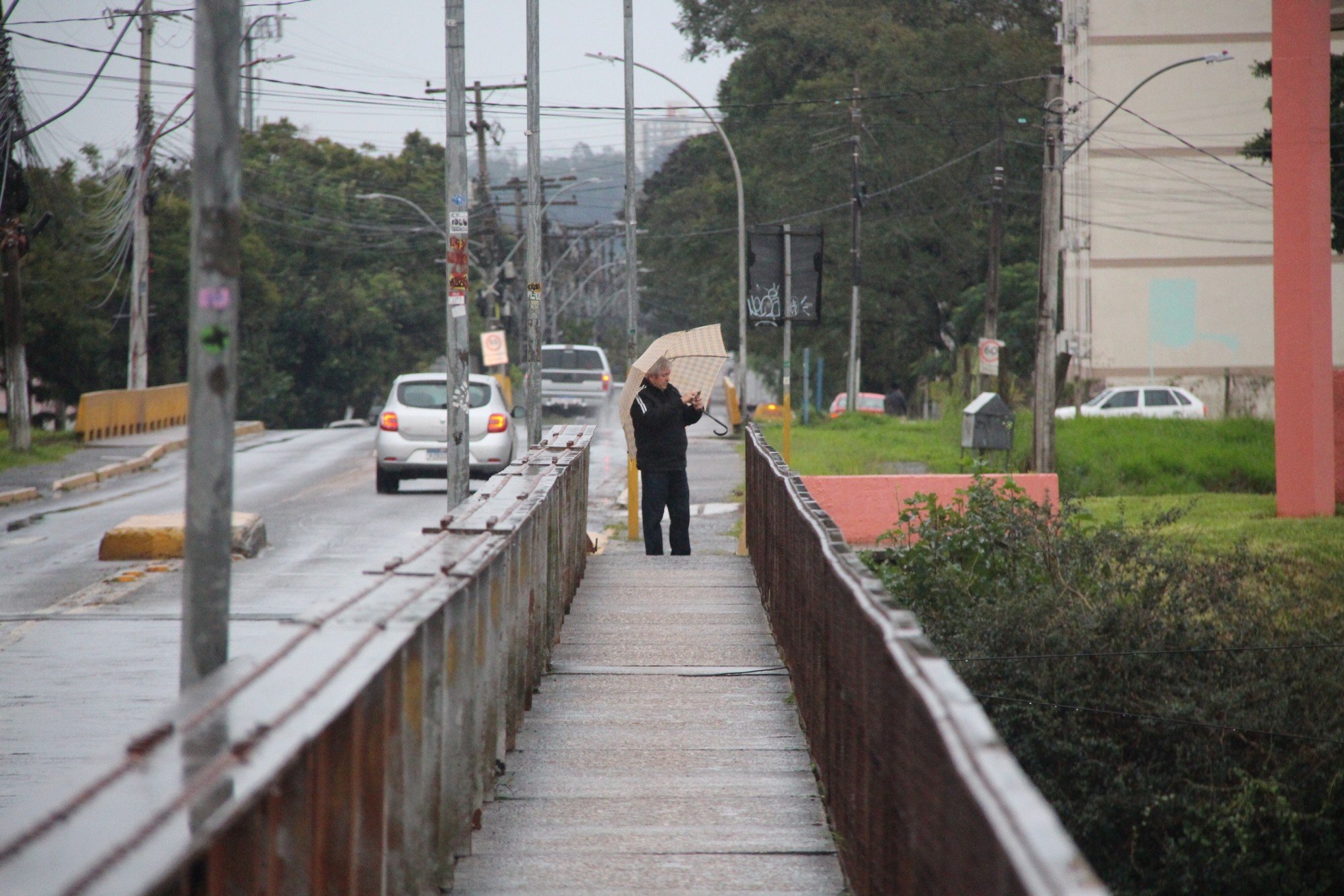 PREVISÃO DO TEMPO: Chuva e frio chegam ao RS nesta quinta-feira (17); veja como será o resto do dia