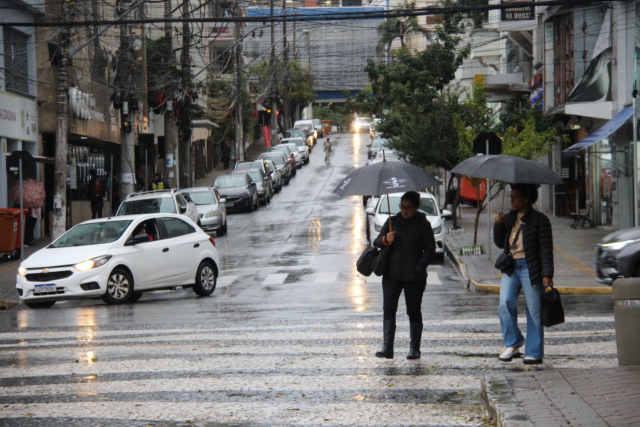 FRENTE FRIA: RS pode ter grandes acumulados de chuva e risco de temporais com vento forte e granizo ainda nesta semana