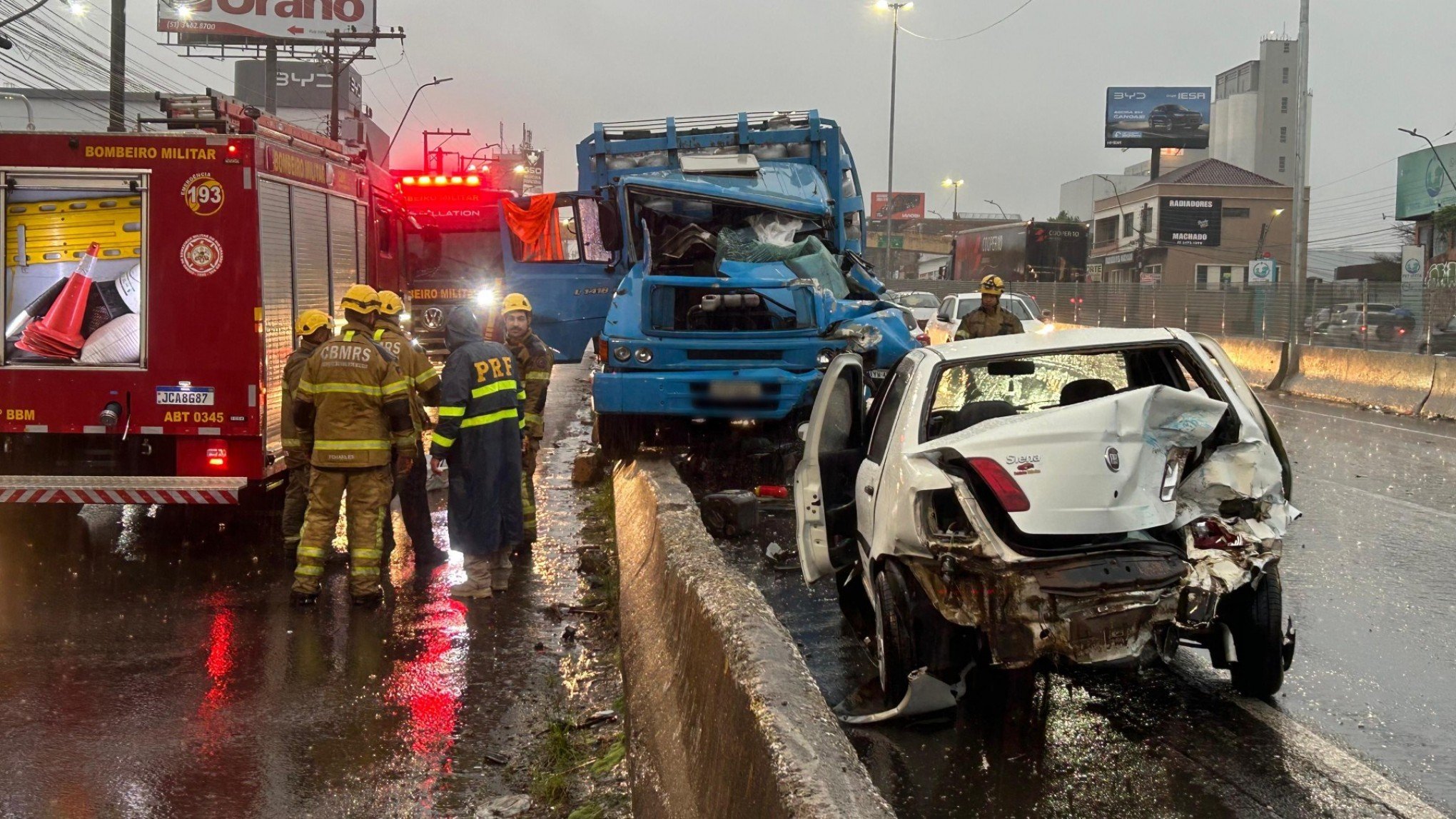 BR-116: Como aconteceu o acidente com morte de caminhoneiro sobre o viaduto da Boqueirão, em Canoas