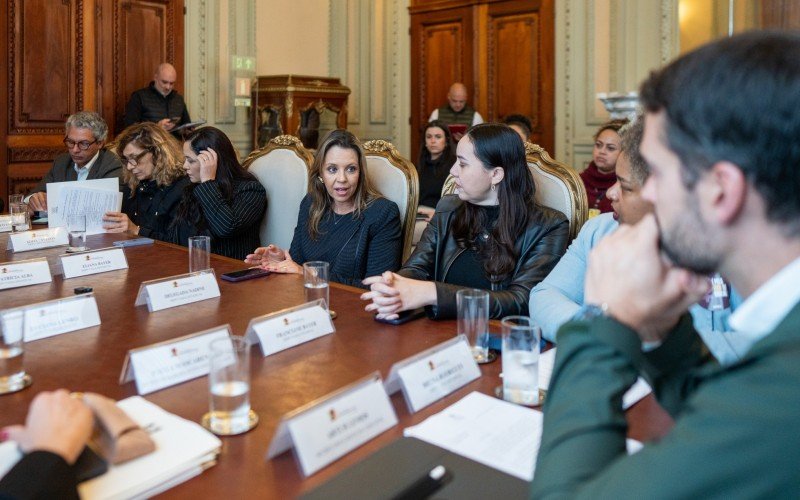 Durante encontro com deputadas governador se comprometeu decidir até a próxima semana sobre a recriação da Secretaria da Mulher | abc+