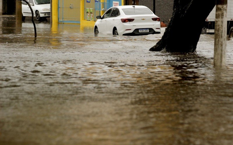 Ruas alagadas em Canoas na quarta-feira (18) | abc+