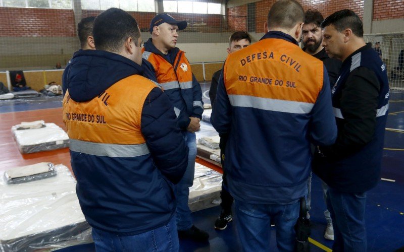  18/06/2 5 RUAS ALAGADAS E DESABRIGADOS