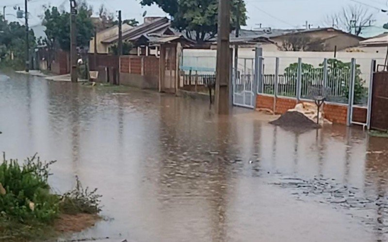 Alagamentos causaram transtornos no bairro Campina durante esta quarta-feira (18)