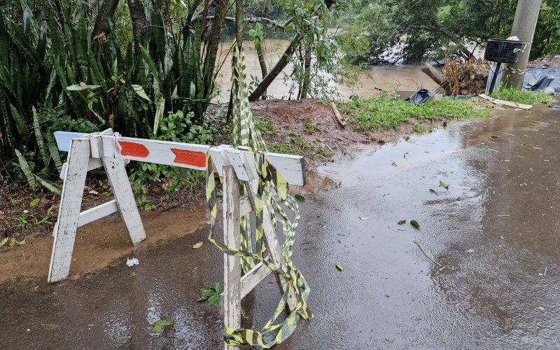 Lonas de proteção foram colocadas na Travessa Pio XII para evitar maiores erosões