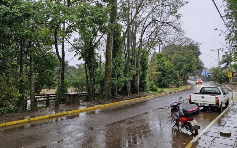 Na Barrinha, em Campo Bom, Rio dos Sinos ainda permanece dentro do leito