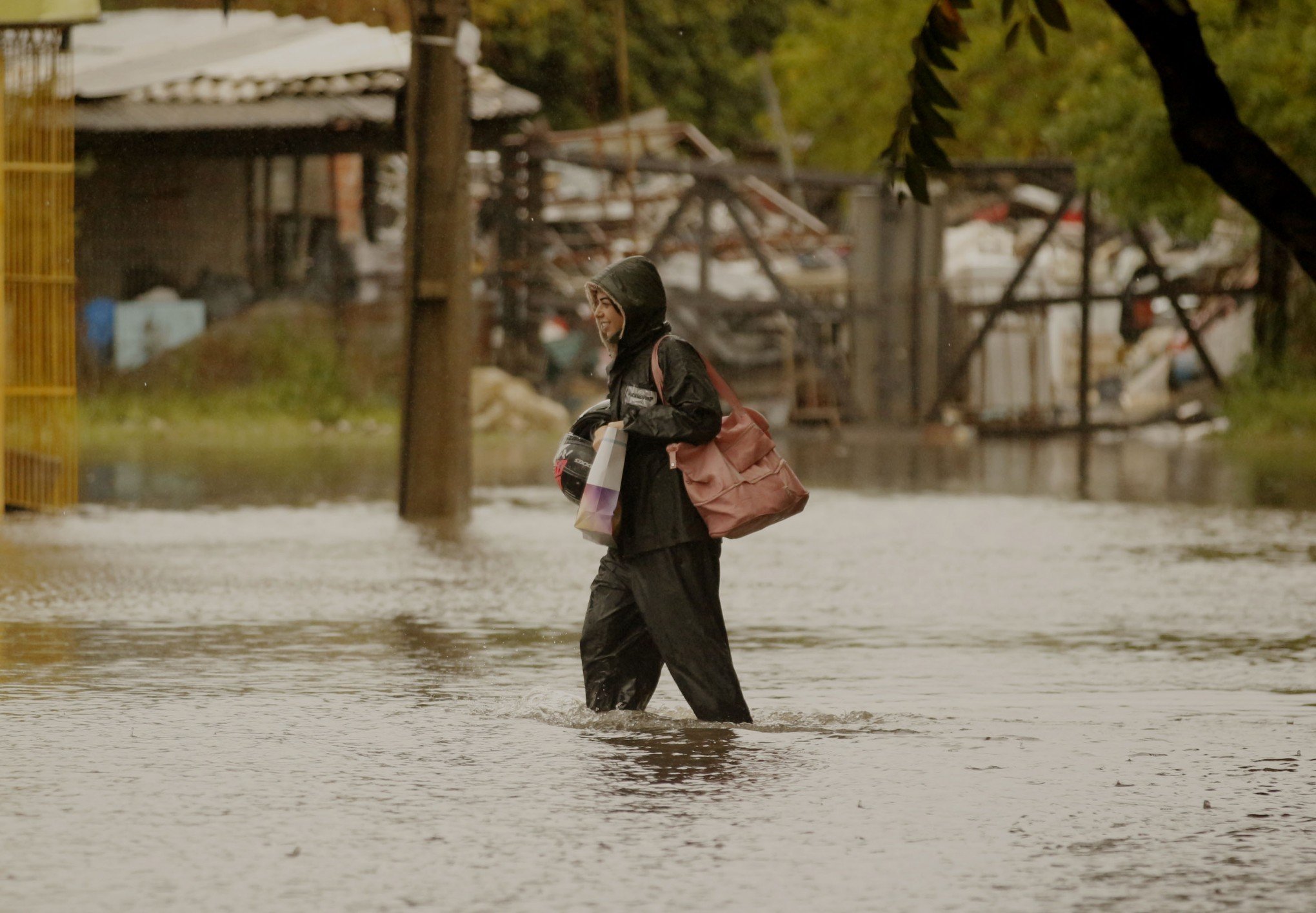 CHUVA NO RS: Quase 70 cidades gaúchas já relataram estragos ou intercorrências, aponta Defesa Civil; uma pessoa segue desaparecida