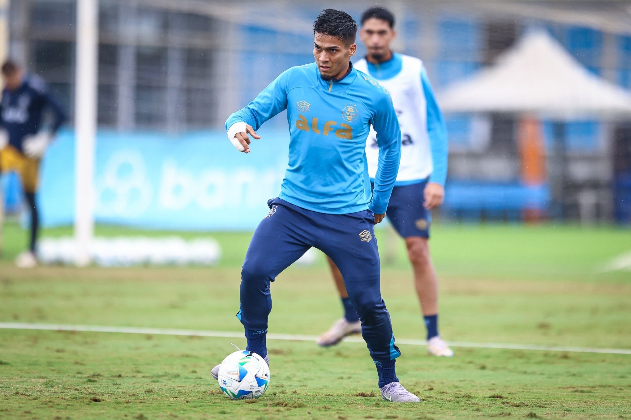 Arezo admite conversa com Peñarol e pode deixar o Grêmio