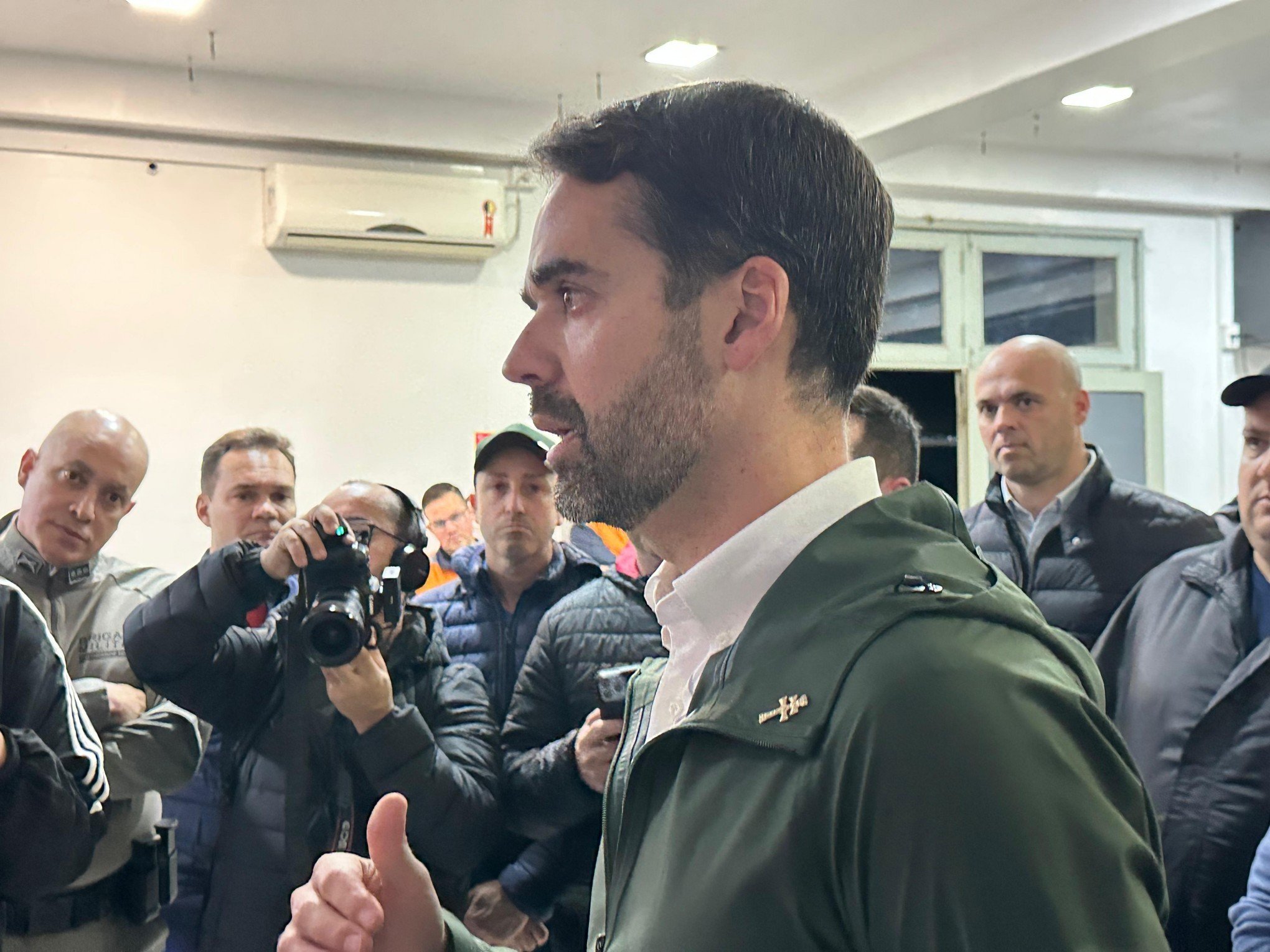 "Recomendamos cautela": Eduardo Leite alerta para riscos de deslizamentos no feriado em regiões afetadas pela chuva