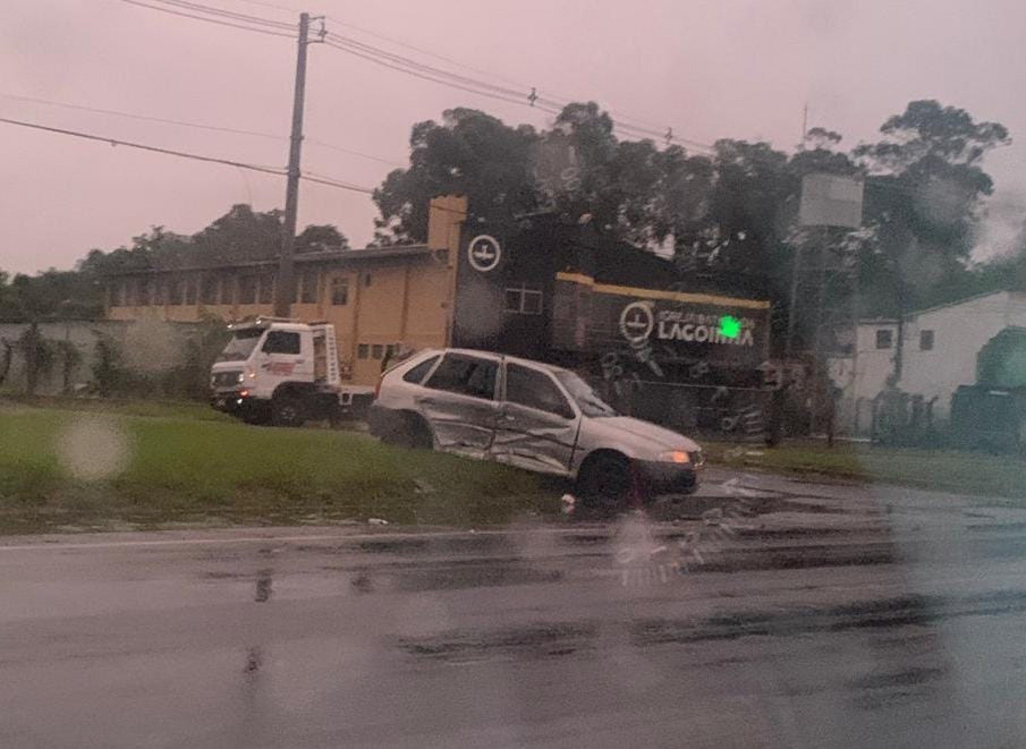 RS-239: Acidente deixa mulher ferida; motorista realizava retorno na rodovia