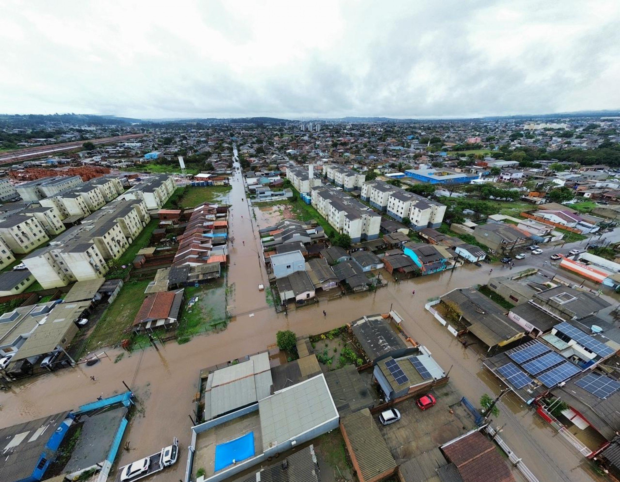 São Leopoldo registrou 125 mm de chuva em 24 horas; Defesa Civil monitora o Rio dos Sinos