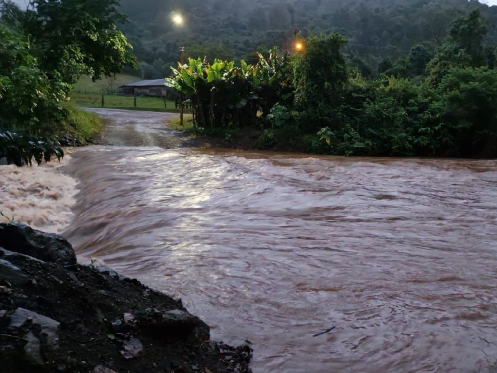 CHUVA NO RS: Alerta para deslizamentos de terra e cheia de rios na região