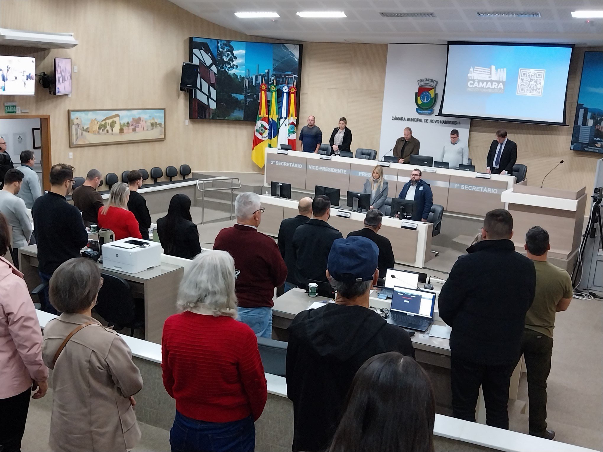 Vereadores de Novo Hamburgo fazem minuto de silêncio pela morte de parlamentar