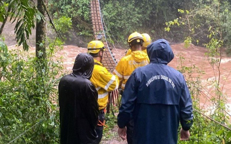 Crianças e adultos são resgatados de área de risco durante as chuvas no RS | abc+