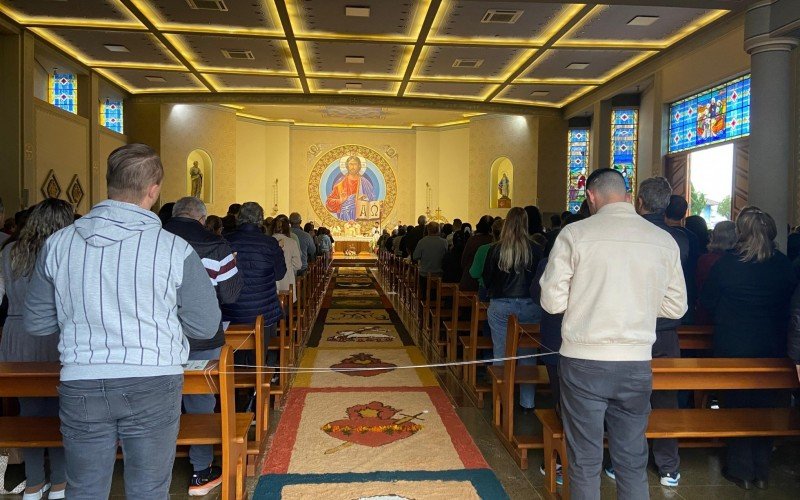 CORPUS CHRISTI: Tapetes e missas marcam o feriado na região | abc+