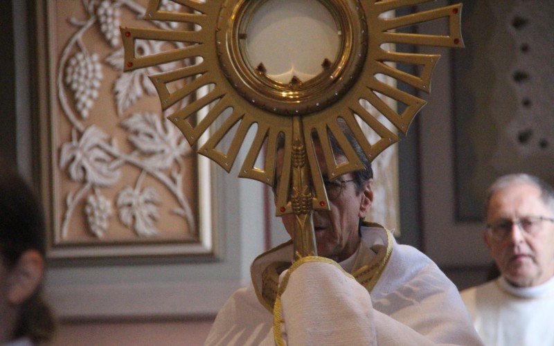 Na data, há procissões de Corpus Christi em diferentes locais, como a que ocorreu na Catedral São Luiz Gonzaga em outro ano | abc+