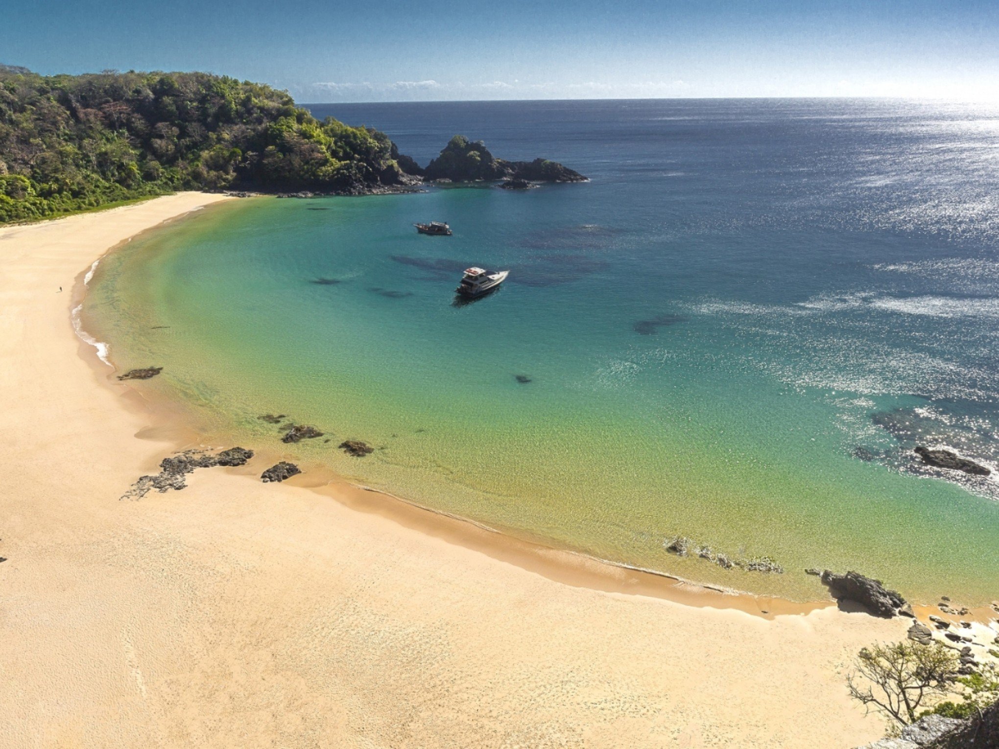 Ilha que pode ser acessada por poucos fica no Brasil e esconde um paraíso com uma das melhores praias do mundo
