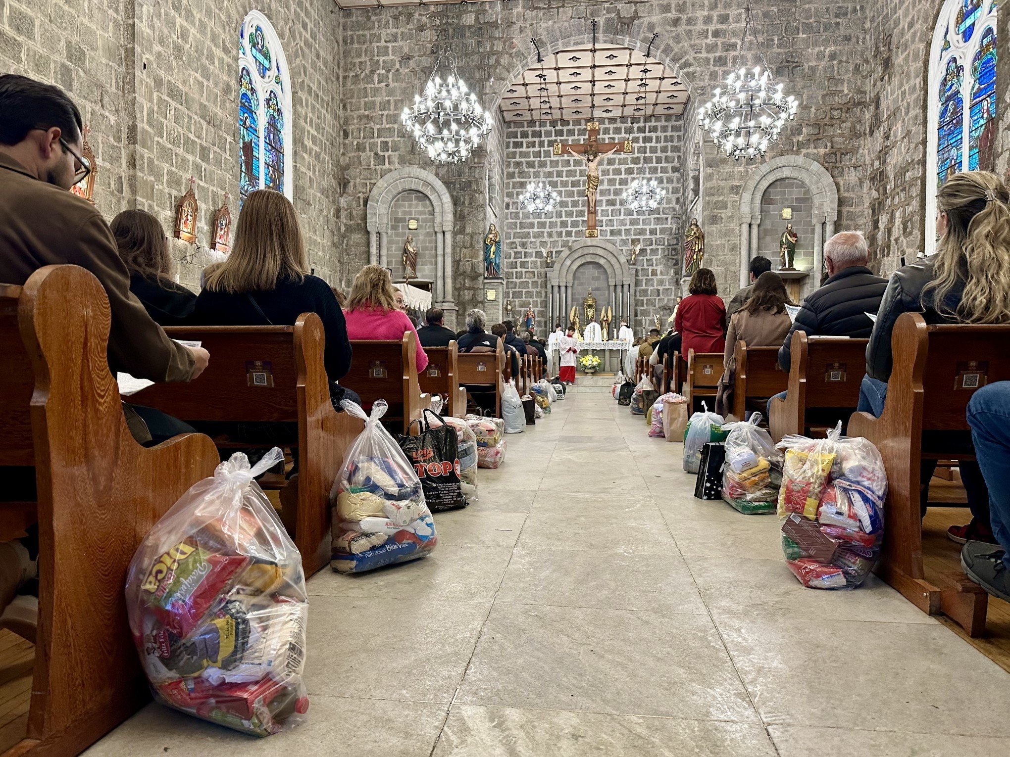 Ações de fé e de solidariedade marcam as celebrações de Corpus Christi em Gramado
