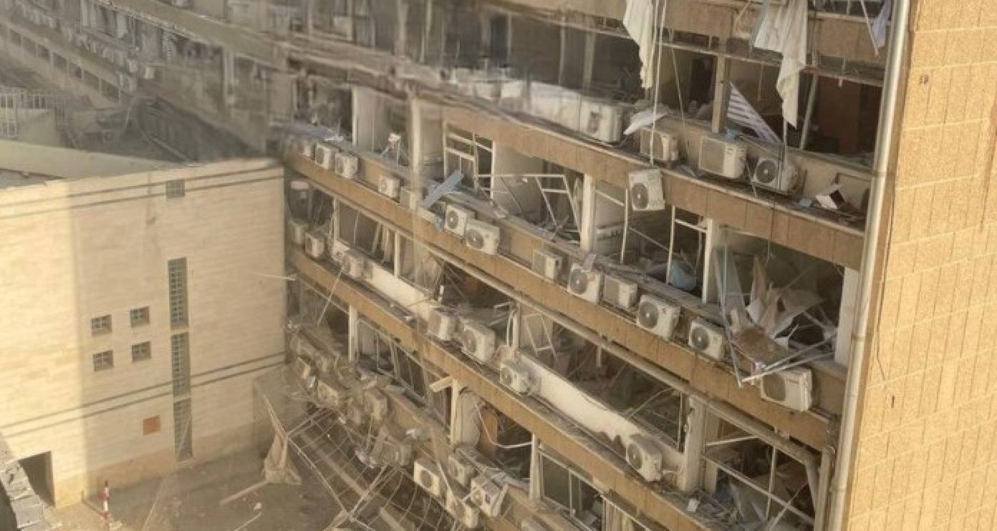 Israel x Irã: Míssil iraniano atinge hospital israelense e deixa dezenas de feridos