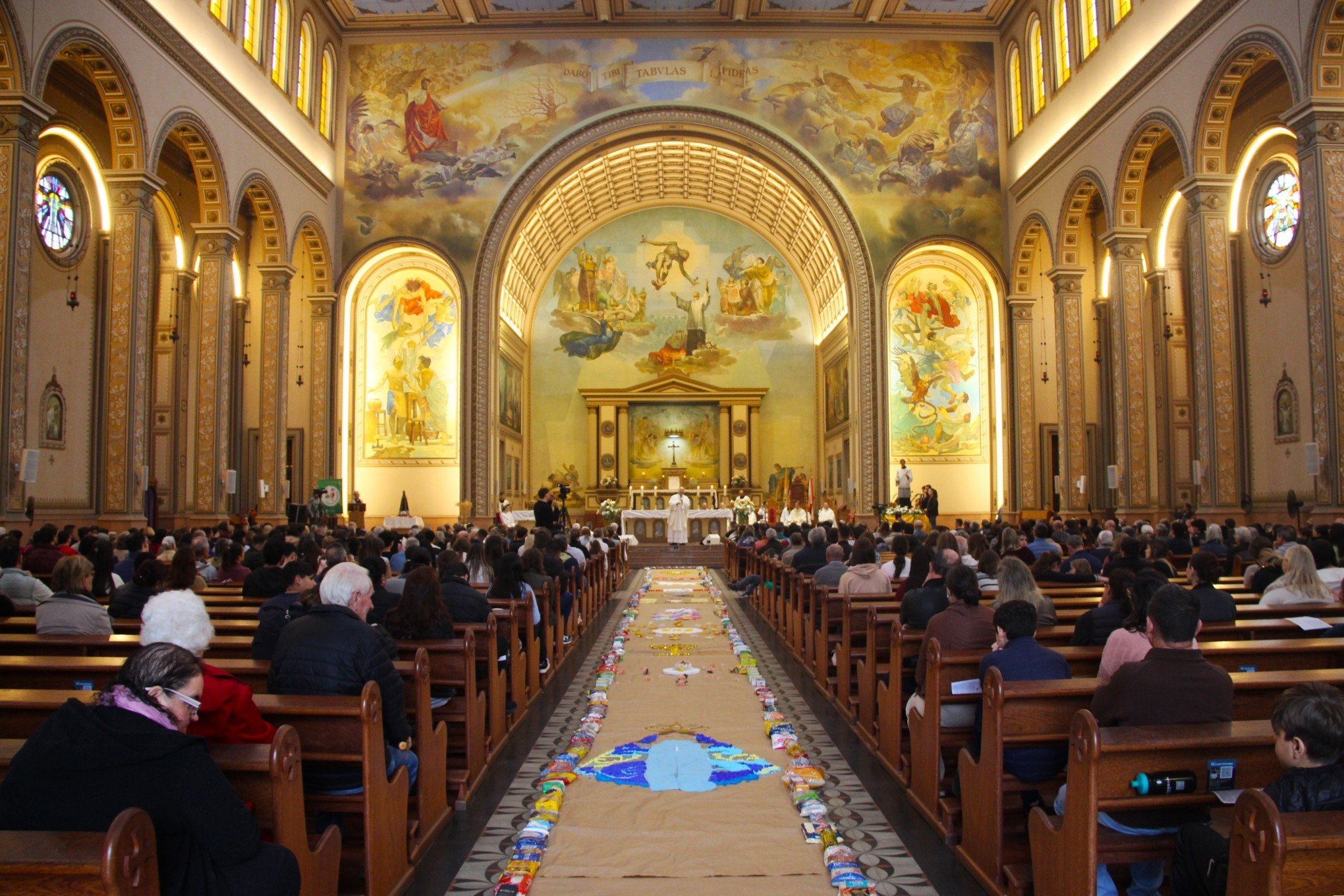 Fé e solidariedade marcam Corpus Christi na Catedral São Luiz Gonzaga, em Novo Hamburgo