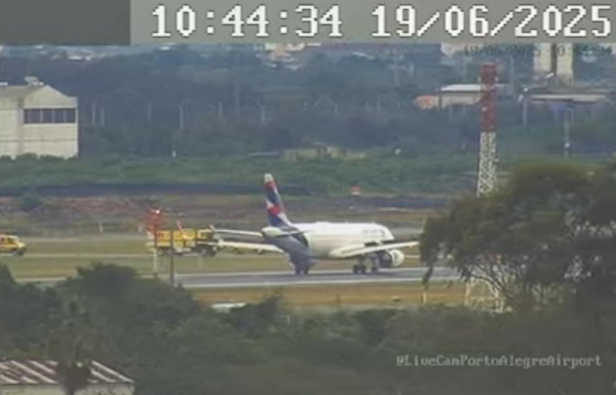 Colisão com pássaro e problema em freio alteram rotina de voos no aeroporto de Porto Alegre