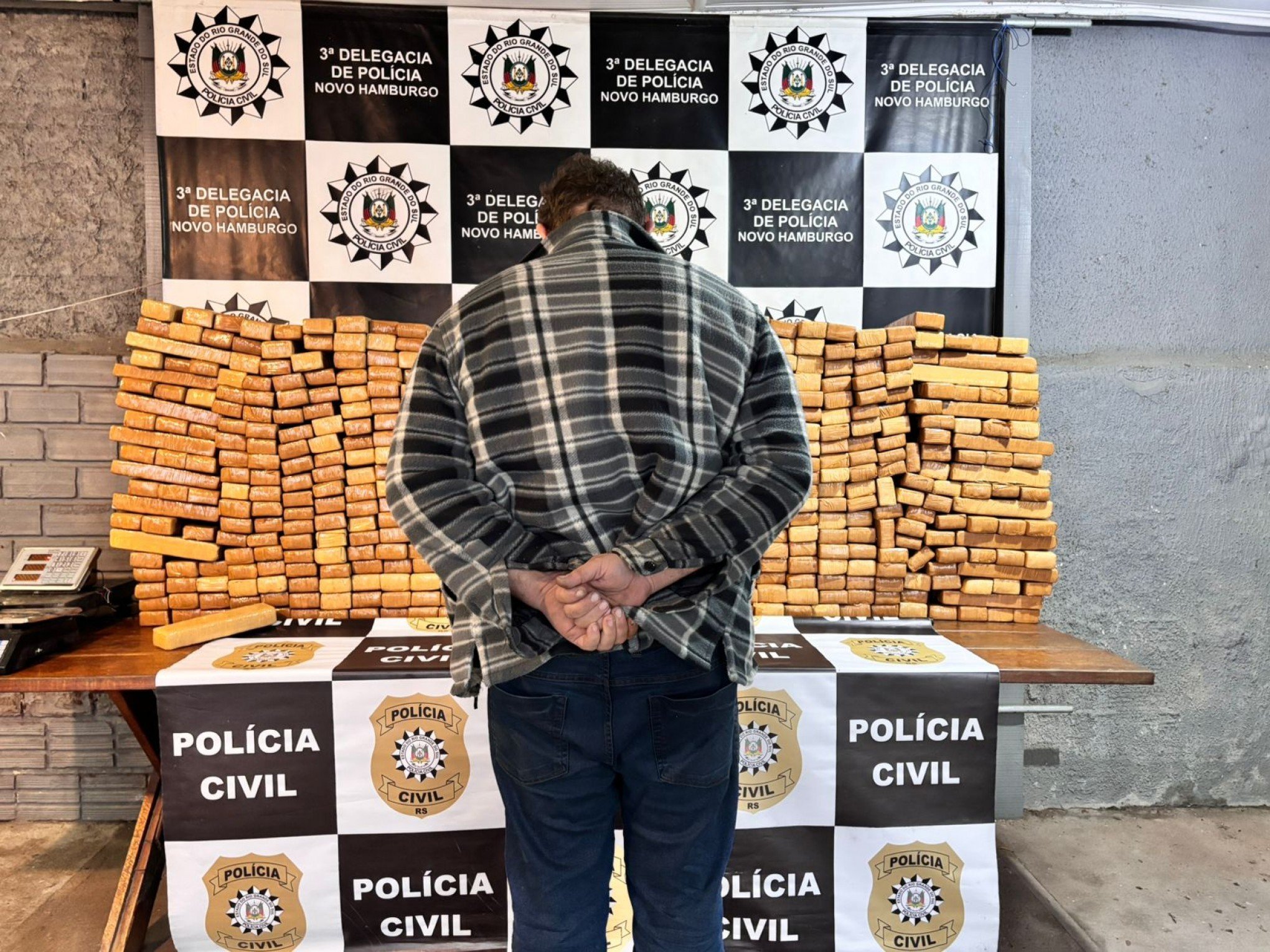 Dono de oficina mecânica armazenava cargas de droga para facção em Novo Hamburgo