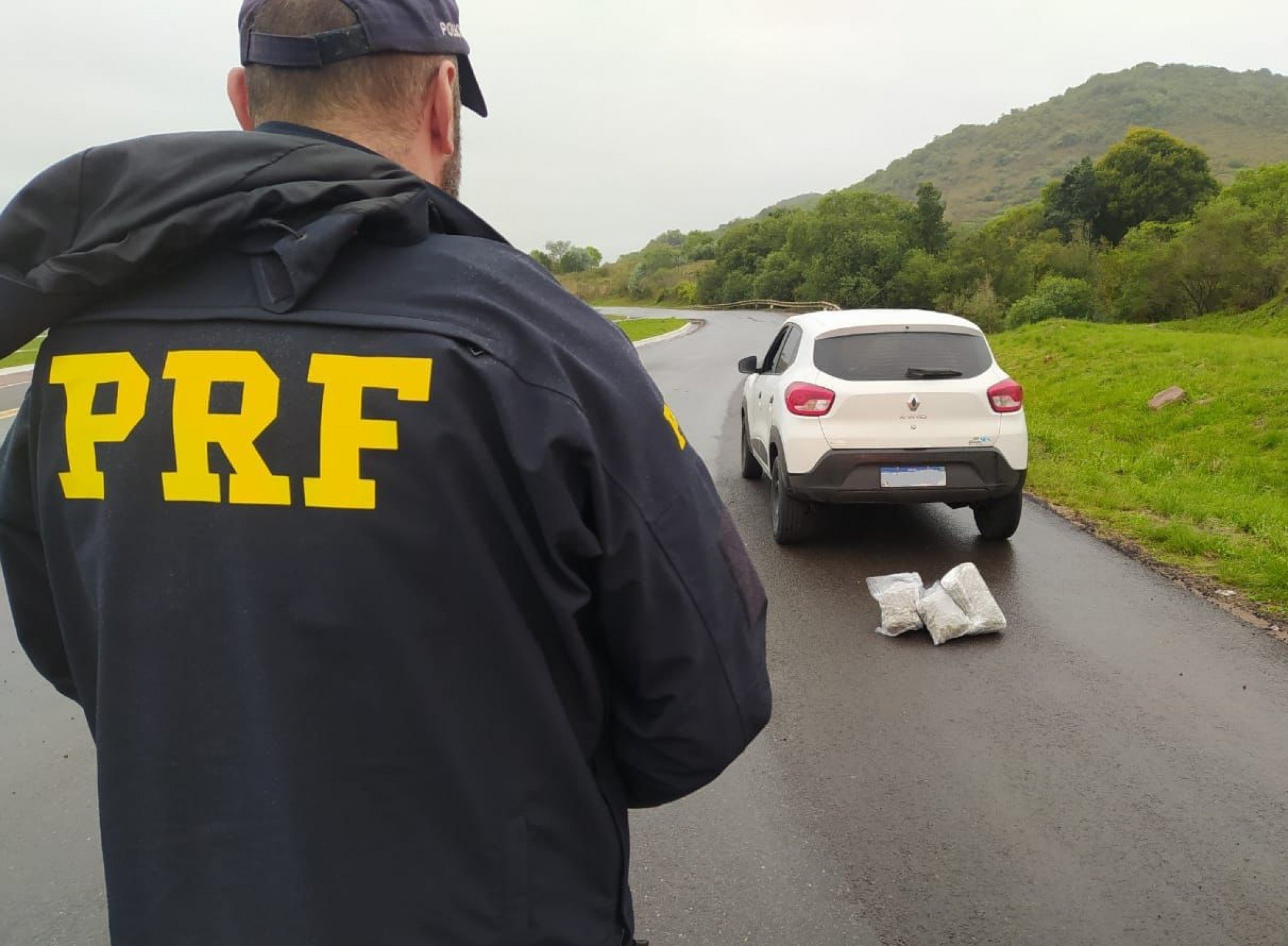 Morador de Novo Hamburgo é preso com 2,3 quilos de skunk na BR-153